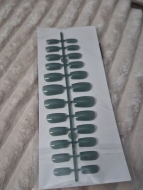 Press-On Nails Set in Muted Teal